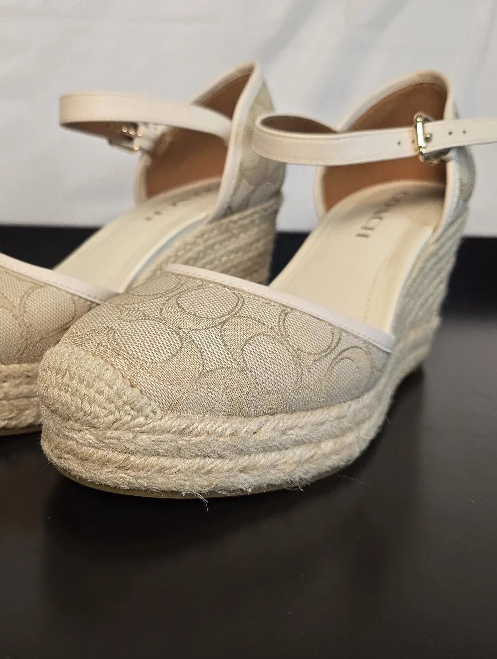 Coach size beige